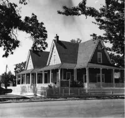 farmhouse-forestdale